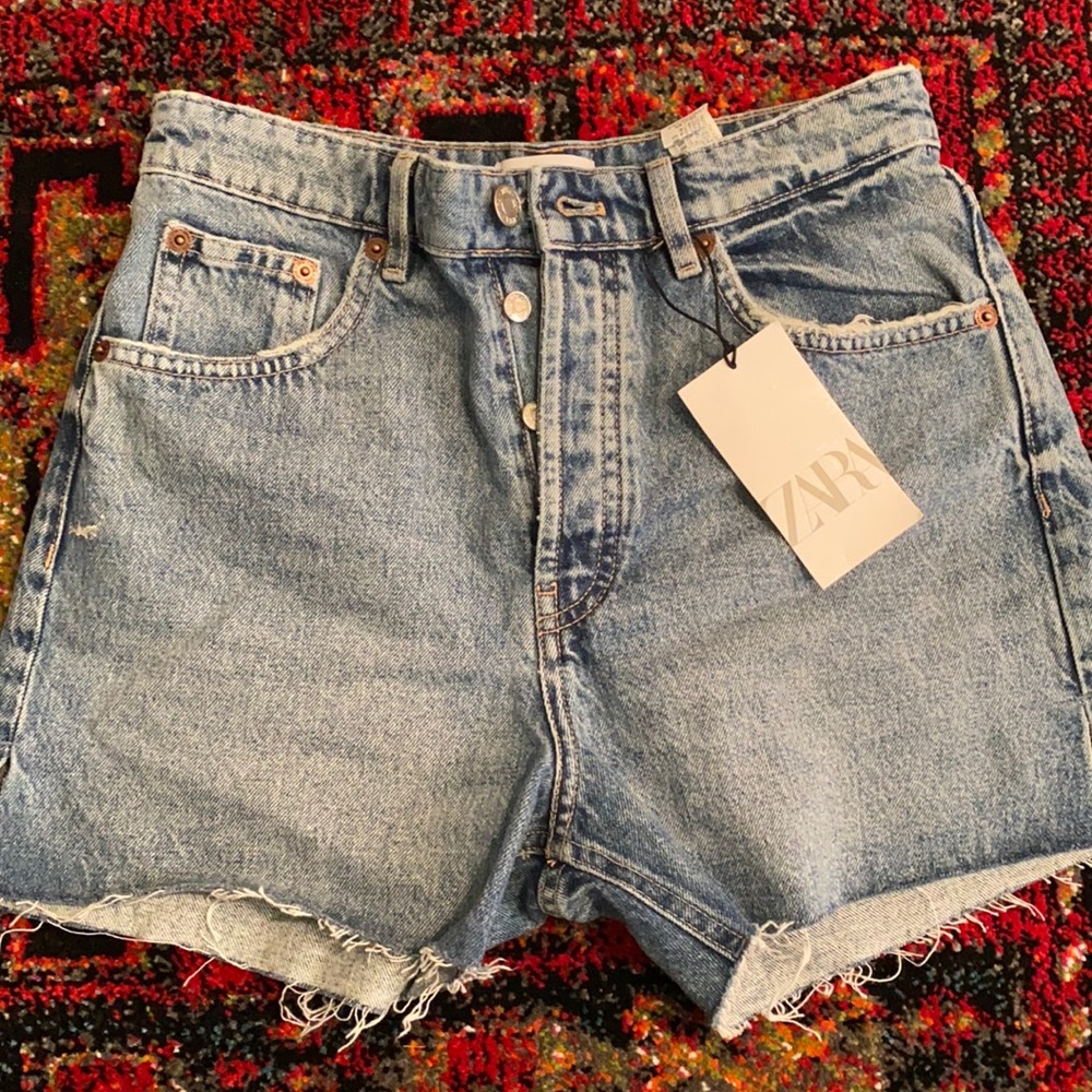 Zara- SLIT STRAIGHT DENIM SHORTS